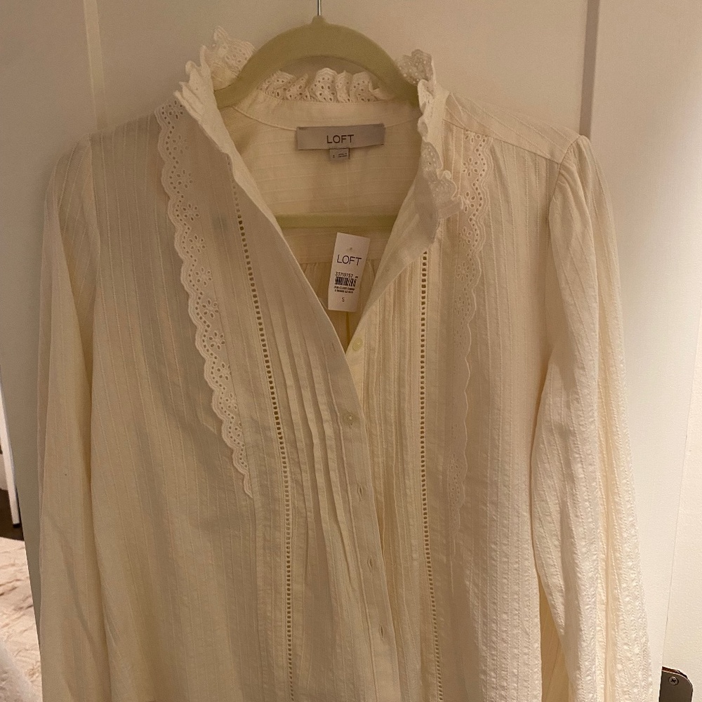 NWT LOFT white blouse with scallop lace detail